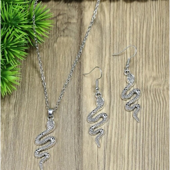 🆕Snake Necklace & Earrings !!! Brand New!!! - Picture 2 of 8